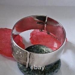 925 Sterling Silver Engraved Opening Bangle Anchor Lion Hallmarks 1960 Vintage 58g