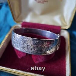 925 Sterling Silver Engraved Opening Bangle Anchor Lion Hallmarks 1960 Vintage 58g