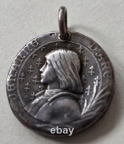 ANTIQUE JEANNE D'ARC SOLID SILVER MEDAL L C PARIS ART NOUVEAU pendant