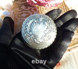 ANTIQUE SILVER PILL BOX 19th CENTURY ROCOCO STYLE, Weight 24 g
