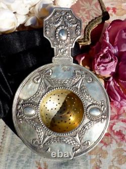 ANTIQUE SILVER TEA STRAINER FROM THE 19TH CENTURY IN LOUIS XVI STYLE, Weight 64 g