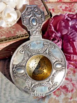 ANTIQUE SILVER TEA STRAINER FROM THE 19TH CENTURY IN LOUIS XVI STYLE, Weight 64 g