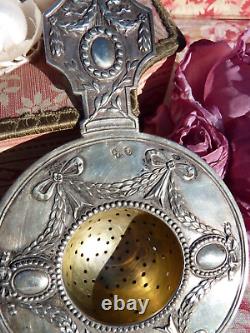 ANTIQUE SILVER TEA STRAINER FROM THE 19TH CENTURY IN LOUIS XVI STYLE, Weight 64 g
