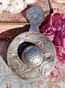 ANTIQUE SILVER TEA STRAINER FROM THE 19TH CENTURY IN LOUIS XVI STYLE, Weight 64 g