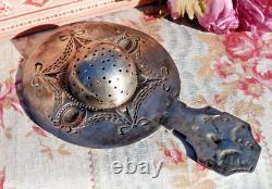 ANTIQUE SILVER TEA STRAINER FROM THE 19TH CENTURY IN LOUIS XVI STYLE, Weight 64 g