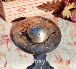 ANTIQUE SILVER TEA STRAINER FROM THE 19TH CENTURY IN LOUIS XVI STYLE, Weight 64 g