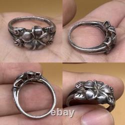 Ancient Roman solid silver ring with floral motif, rare antique Ancient Roman solid silver ring with floral motif, rare antique