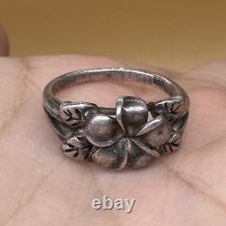 Ancient Roman solid silver ring with floral motif, rare antique