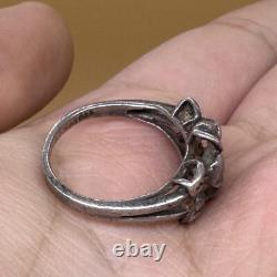 Ancient Roman solid silver ring with floral motif, rare antique