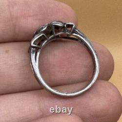 Ancient Roman solid silver ring with floral motif, rare antique