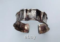 Ancient Solid Silver Bracelet with Minerva Head Hallmark Engraved Flower 17 Grams W1112