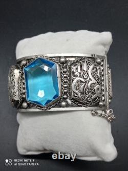 Ancient large Berber cuff bracelet from the Maghreb in solid silver, stamped.