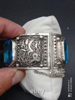 Ancient large Berber cuff bracelet from the Maghreb in solid silver, stamped.