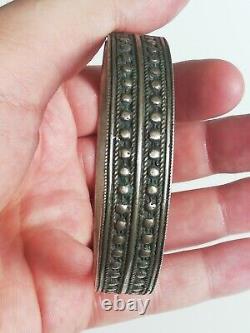 Ancient solid silver bangle bracelet to identify