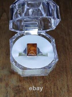 Antique Jewelry: Solid Silver Ring with Natural Amber Stone XX Century 1980