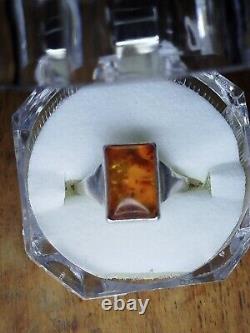 Antique Jewelry: Solid Silver Ring with Natural Amber Stone XX Century 1980