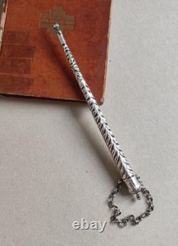 Antique Torah Yad Reading Hand in Solid Silver with Stamped Decoration 37.5g