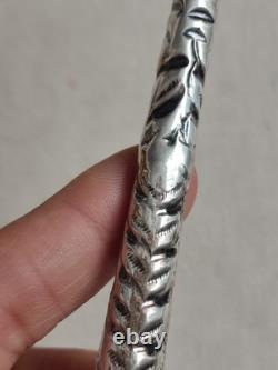 Antique Torah Yad Reading Hand in Solid Silver with Stamped Decoration 37.5g