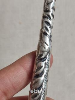 Antique Torah Yad Reading Hand in Solid Silver with Stamped Decoration 37.5g