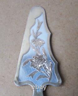 Antique beautiful cake or pie server in solid silver and vermeil in box