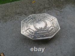 Antique box decorated with a laurel wreath in solid silver, 55 g