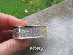 Antique box decorated with a laurel wreath in solid silver, 55 g