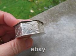 Antique box decorated with a laurel wreath in solid silver, 55 g