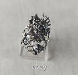 Antique ring / band, woman's head with crown, in solid silver