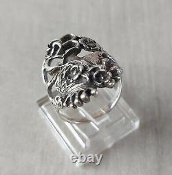 Antique ring / band, woman's head with crown, in solid silver