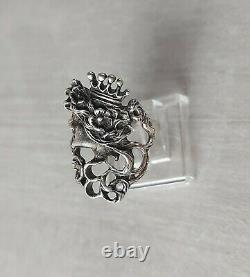 Antique ring / band, woman's head with crown, in solid silver