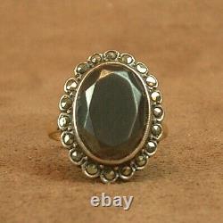 Beautiful Vintage Ring in Solid Gold and Silver Set with a Large Hematite T54