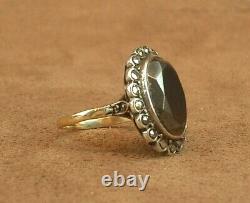 Beautiful Vintage Ring in Solid Gold and Silver Set with a Large Hematite T54