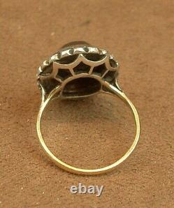 Beautiful Vintage Ring in Solid Gold and Silver Set with a Large Hematite T54