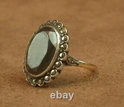Beautiful Vintage Ring in Solid Gold and Silver Set with a Large Hematite T54
