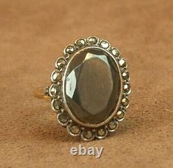 Beautiful Vintage Ring in Solid Gold and Silver Set with a Large Hematite T54