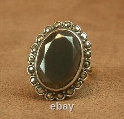 Beautiful Vintage Ring in Solid Gold and Silver Set with a Large Hematite T54