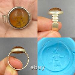 Beautiful ancient Roman ring in solid silver with agate cornelian fighting tail