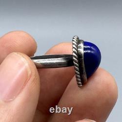 Beautiful ancient Roman ring in solid silver with natural lapis stone