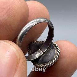 Beautiful ancient Roman ring in solid silver with natural lapis stone