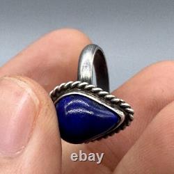 Beautiful ancient Roman ring in solid silver with natural lapis stone