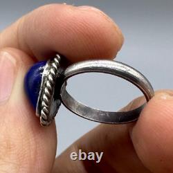 Beautiful ancient Roman ring in solid silver with natural lapis stone