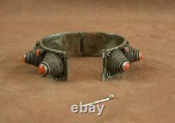 Bel Important Bracelet Ancien Berbere Kabyle Silver And Coral