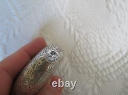 Old oval box in solid English silver, 57 g