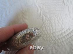 Old oval box in solid English silver, 57 g