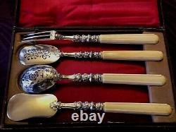 Splendid And Old Service In Mignardises In Solid Silver