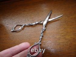 Superb rare antique silver grape scissors Count V. DE B. 19th