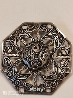 Translate this title in English: Ancient solid silver pendant / brooch to be identified