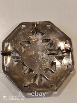 Translate this title in English: Ancient solid silver pendant / brooch to be identified