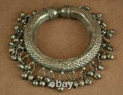 Translate this title in English: Beautiful Ancient Berber Bracelet in Sterling Silver with Pendants and Charms