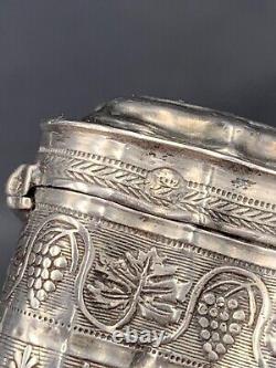 Translation: 'Antique silver lodderein box dated 1852 from the Netherlands'